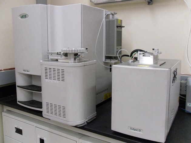 Analyseur élémentaire carbone, hydrogène, azote, soufre, oxygène (Leco TruSpec Micro)
