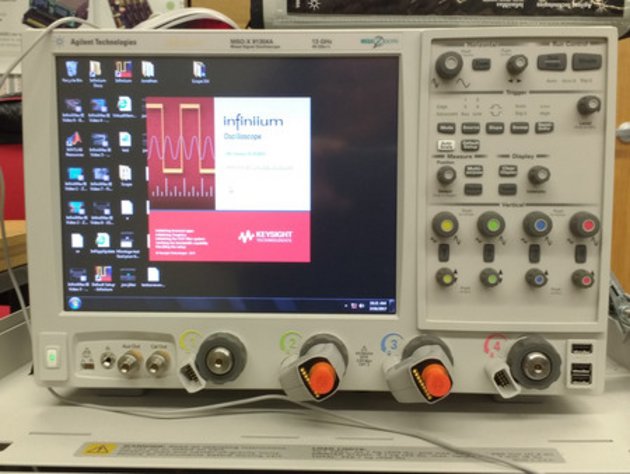 Vue de face de l'oscilloscope, modèle KEYSIGHT MSOX91304A