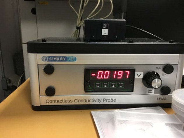 Contactless conductivity probe