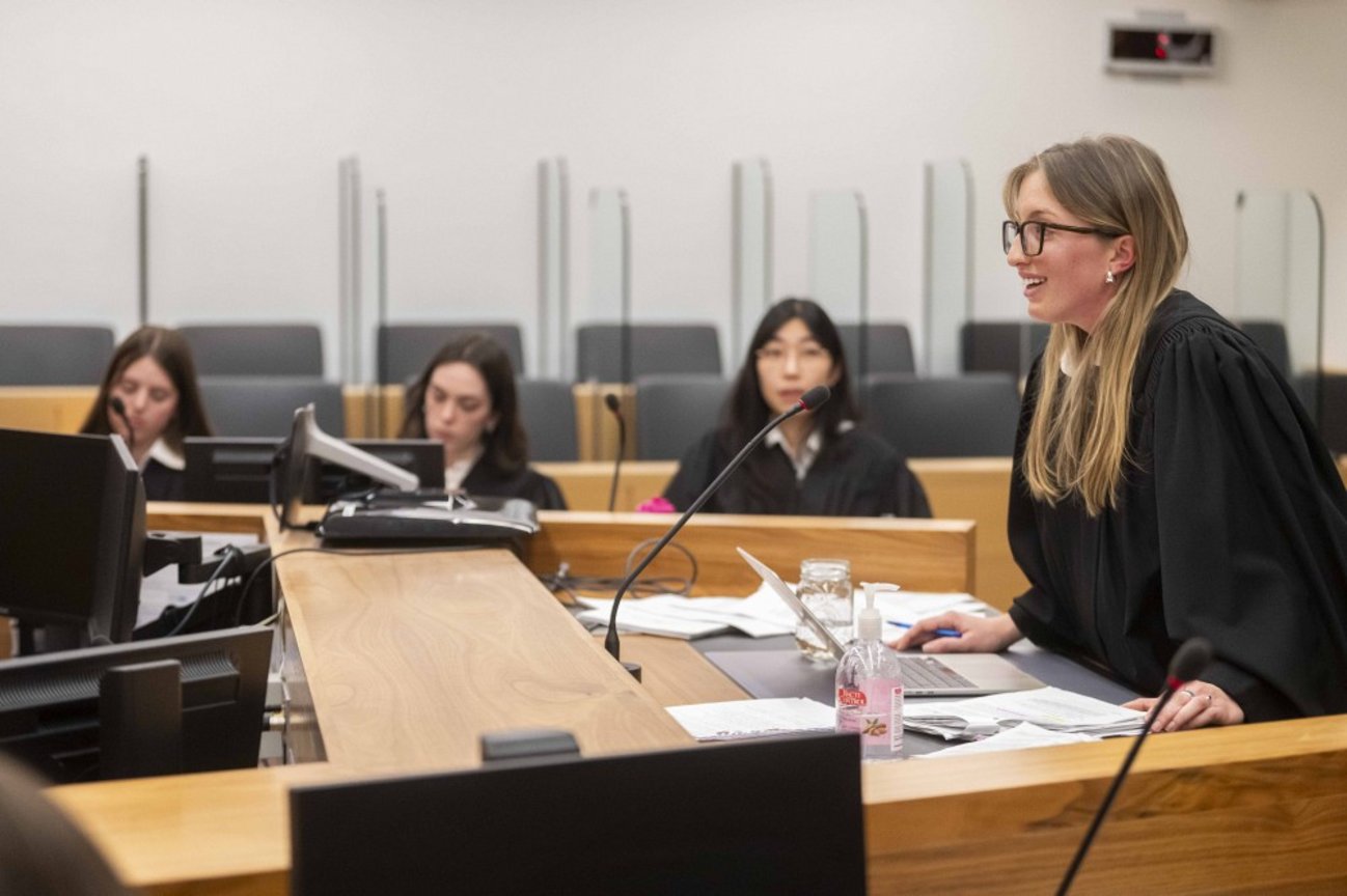 Des étudiantes de droits en simulation au palais de justice