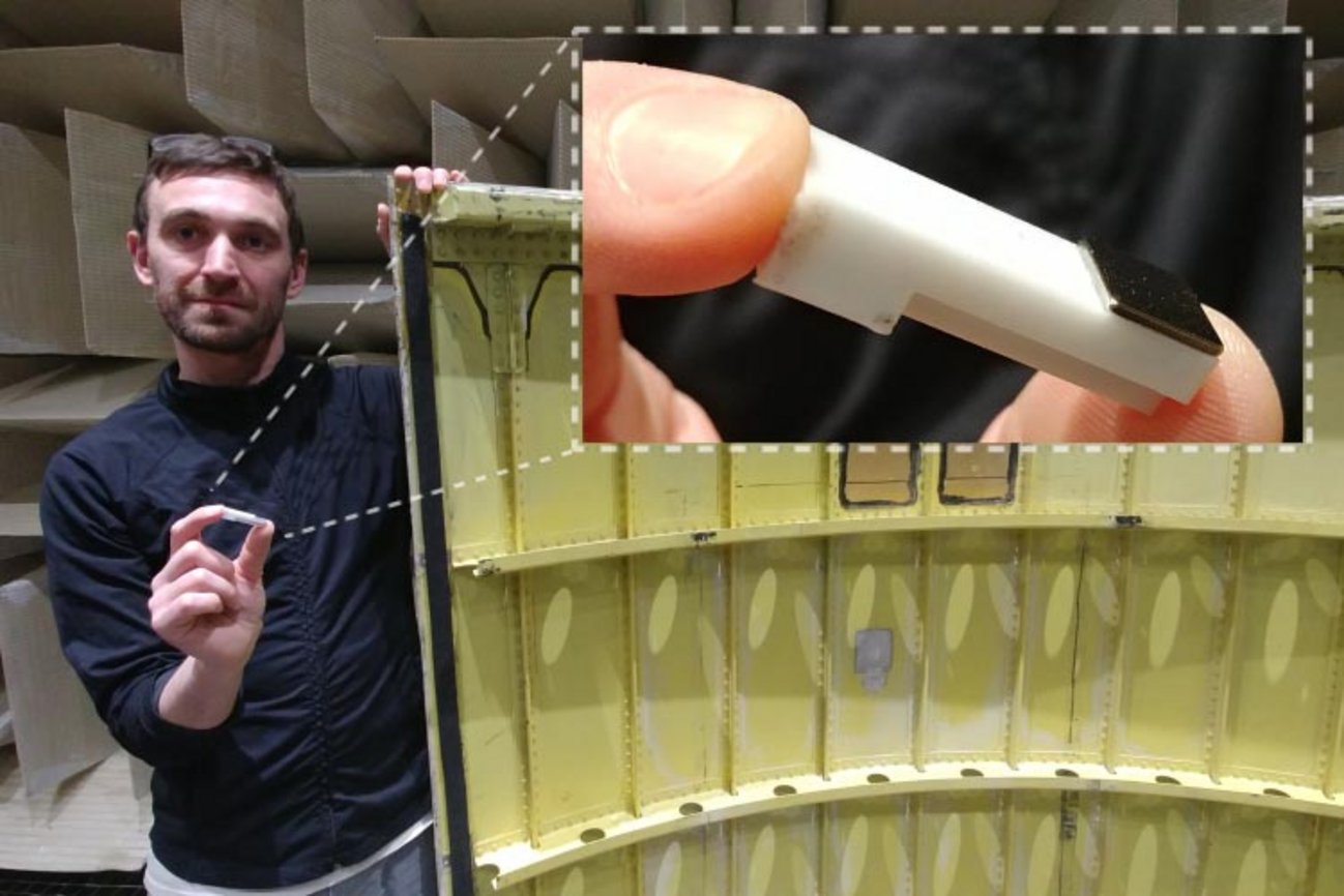 Olivier Robin tenant son dispositif