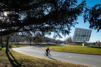 Vélo et parc solaire