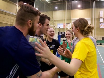 Équipe sportive qui festoie