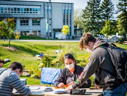 Travaux d'équipe à l'extérieur