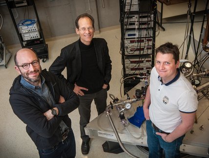 Trois chercheurs en quantique