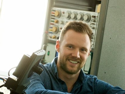 Professeur dans son laboratoire