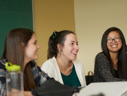 Groupe d'étudiantes de diverses nationalités