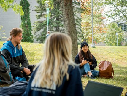 Pause en groupe, au soleil