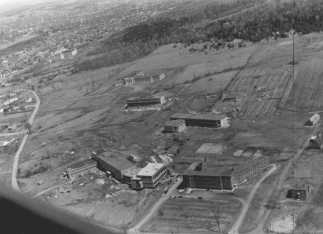 Photographie aérienne du campus de l'Université de Sherbrooke en 1960