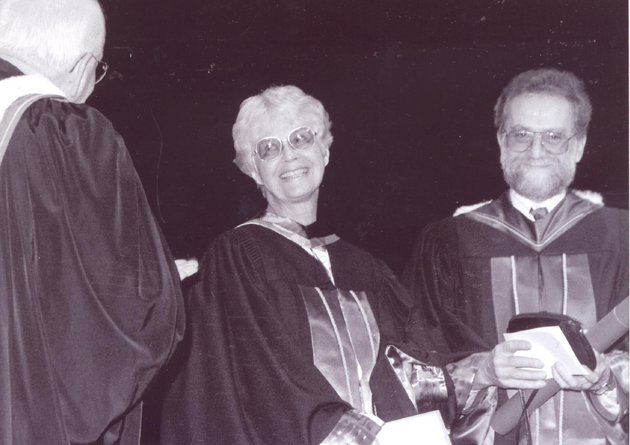Remise d’un doctorat honorifique à Anne Hébert le 12 juin 1993