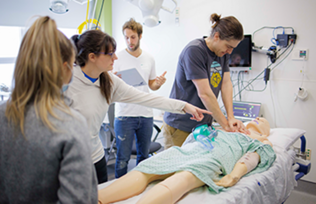 Cours de réanimation - groupes de personnes participantes