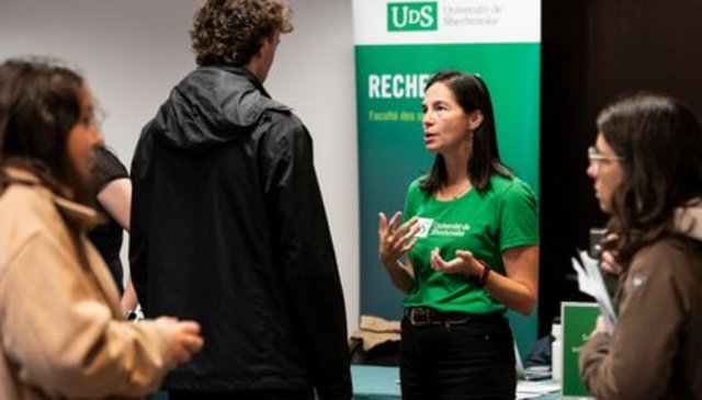 kiosque au salon des études supérieures