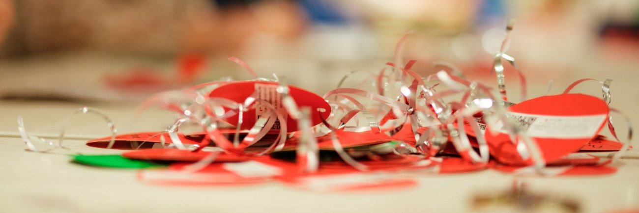 boules de papier pour le projet Sapin des Fêtes