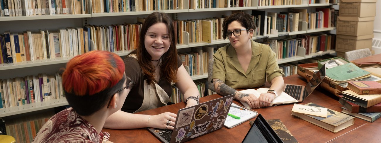 Étudiantes en littérature canadienne comparée