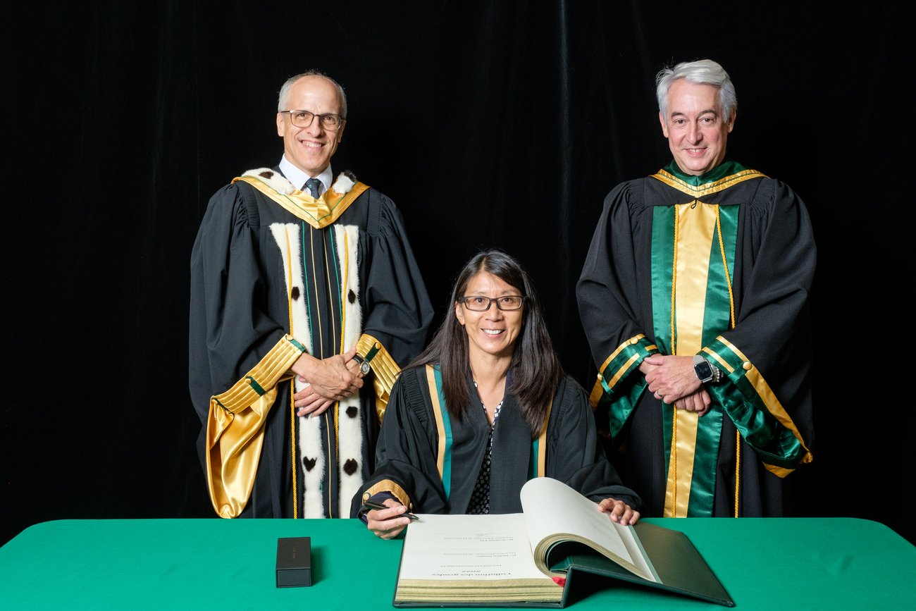 Le recteur de l'Université de Sherbrooke, Pierre Cossette, la docteure d'honneur Joanne Liu et le doyen de la Faculté de médecine et des sciences de la santé, Dominique Dorion. 