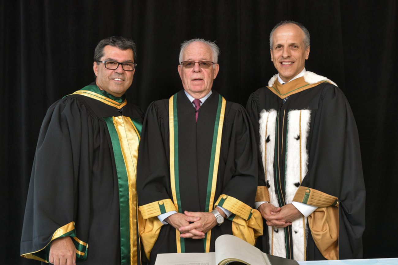 Le doyen de la Faculté d'éducation, Serge Striganuk, Claude Lessard et le recteur de l'Université de Sherbrooke, Pierre Cossette.