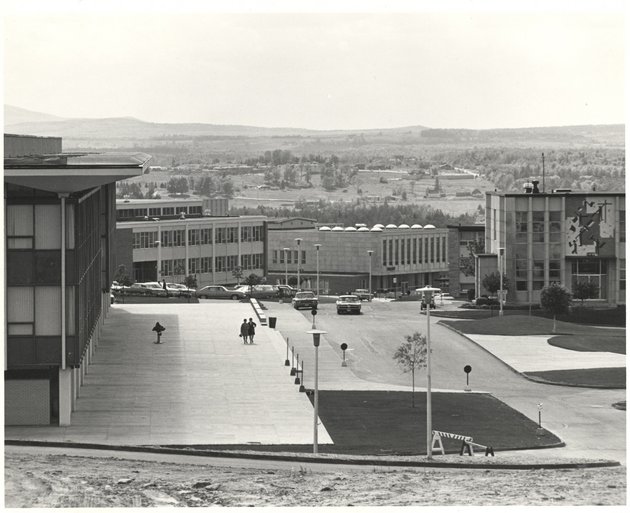 Photo d'époque du centre du Campus principal de l'Université de Sherbrooke