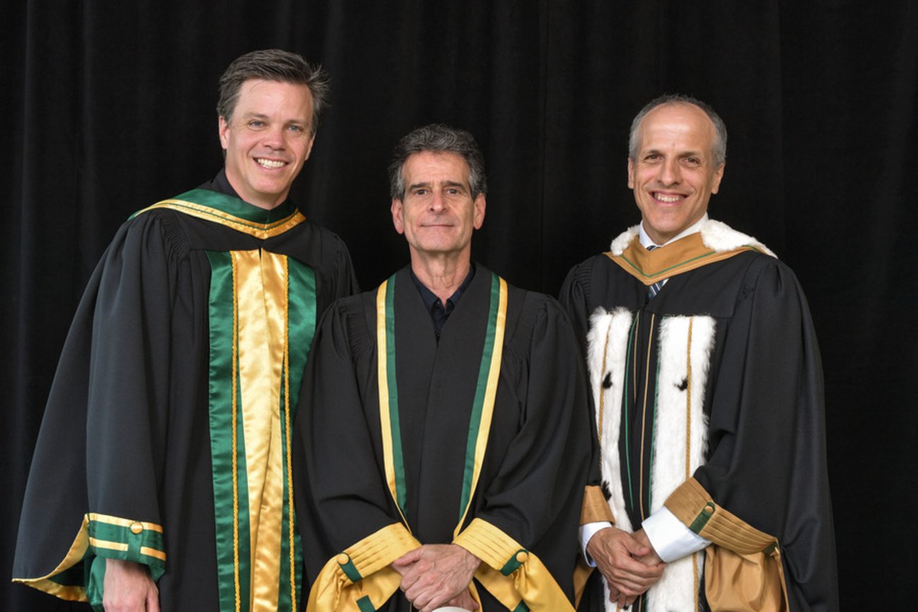 Le doyen de la Faculté de génie, Patrik Doucet, Dean Kamen et le recteur de l'Université de Sherbrooke, Pierre Cossette.