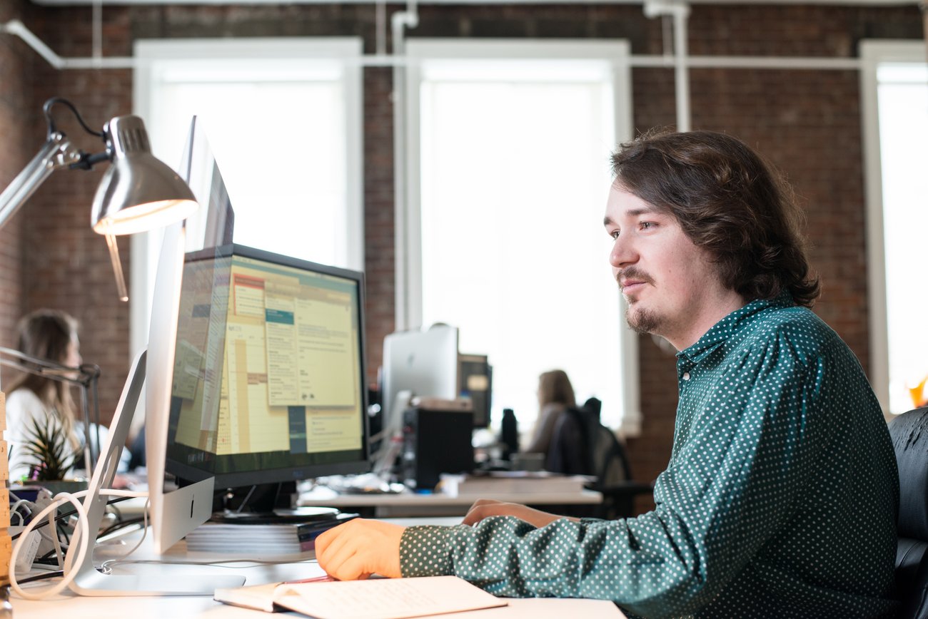 Étudiant en communication en stage