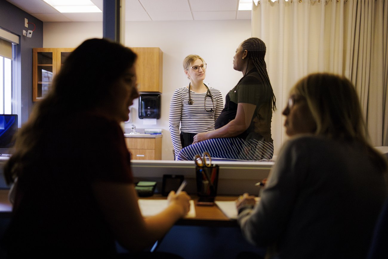 Grâce à une diversité de milieux de stage, un accompagnement personnalisé et des approches pédagogiques novatrices, ce programme prépare des médecins de famille compétents, engagés et proches de leur communauté.