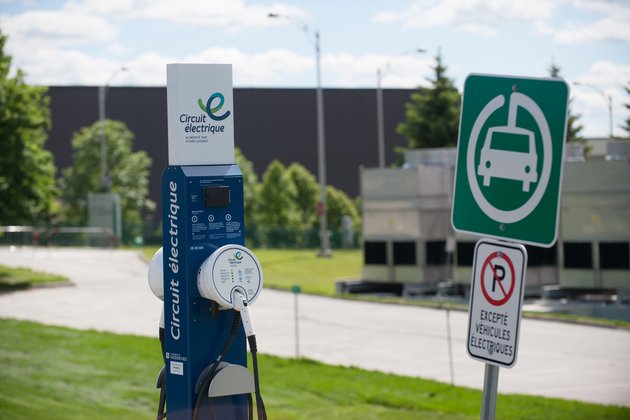 Borne pour les voitures électriques sur le campus