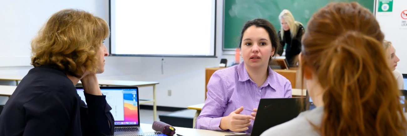 Étudiantes en classe