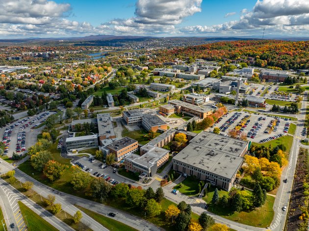 Photo aérienne du Campus principal de l'UdeS