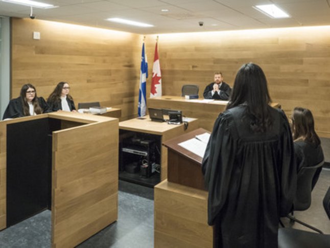 Salle procès simulé