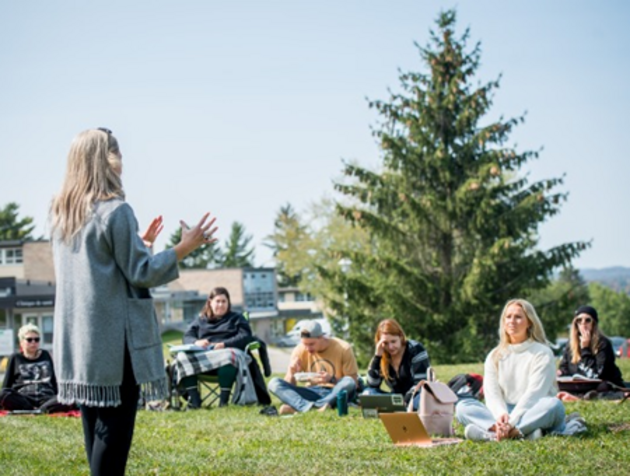 environnement politique cours extérieur