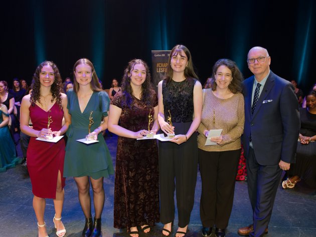 Marie-Clara Delage, étudiante au baccalauréat en géomatique, qui a reçu le prix Excelle Science du Ministère l'Enseignement supérieur d’un montant de 2 500 $ dans le cadre du concours Chapeau, les filles!