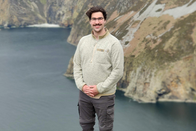 David Lapointe, étudiant en géomatique appliquée à l'Université de Sherbrooke lors d'une sortie terrrain