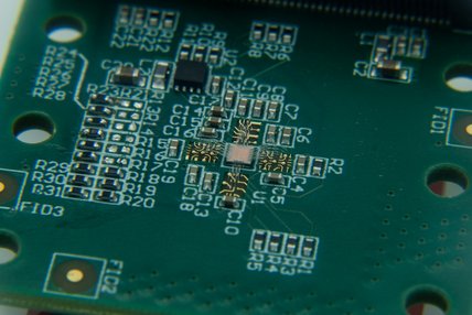 circuit intégré sur une carte électronique
