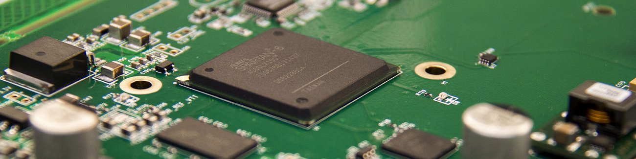 Vue d'un FPGA sur un circuit imprimé