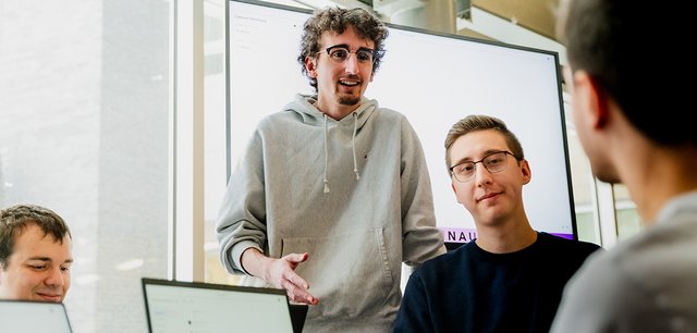 Personnes étudiantes au 1er cycle lors de la présentation du projet de fin d'études