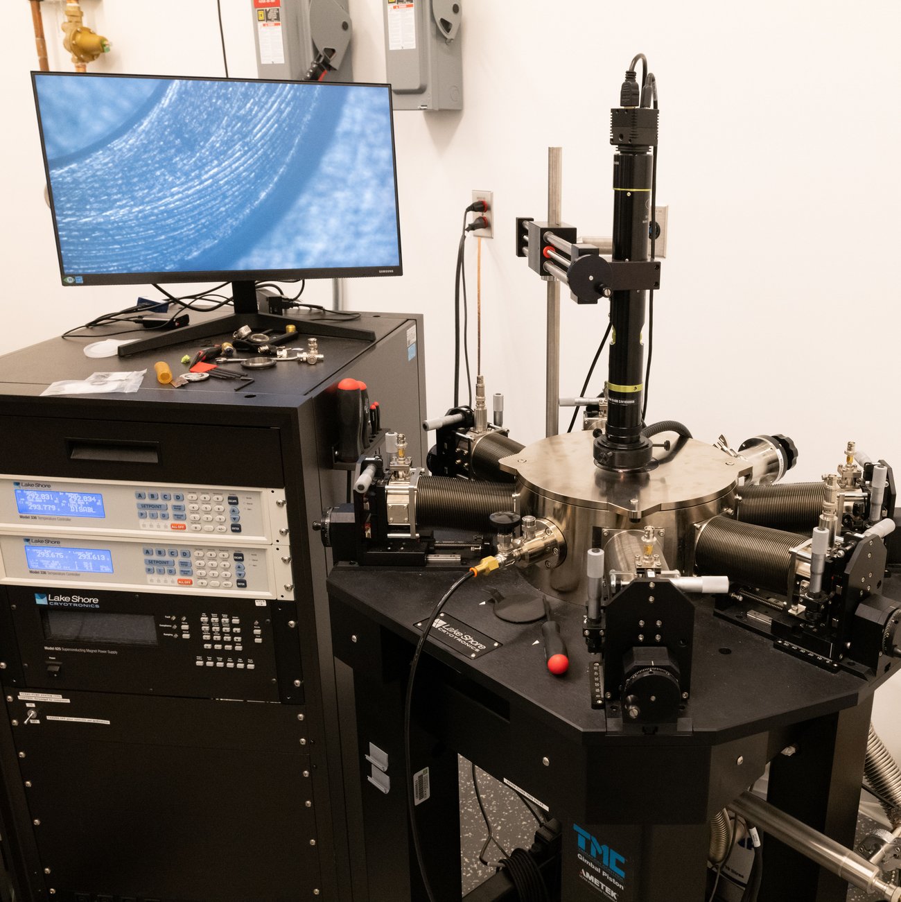 [Translate to English:] Station cryogénique de mesures sous pointes - Station sous pointes