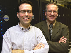 Alain Veilleux, coordonnateur du Centre de calcul scientifique de l'Universit, et David Snchal, professeur de physique et responsable du Centre.