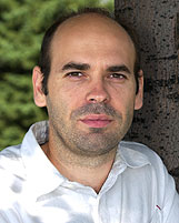 Sébastien Charles est professeur de philosophie à la Faculté de théologie, d'éthique et de philosophie.