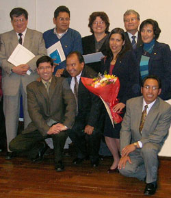 Des professeures et professeurs de l'Universidad Catlica Boliviana San Pablo accompagns d'Enrique Correa Molina, membre de l'quipe professorale de la matrise en enseignement de la Facult d'ducation de l'UdeS.