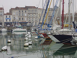 Le vieux port de La Rochelle  une image typique des vieilles villes franaises qui bordent la cte.