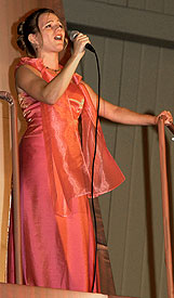 La cantatrice Betty Mongrain a impressionn l'assemble.