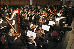 L'Orchestre symphonique de Sherbrooke et son chef Stphane Laforest.