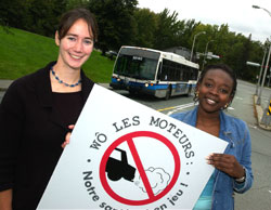 Karine Lavertu, vice-prsidente du REMDUS, et Ndeye Fatou Bintou Dieng, vice-prsidente de la FEUS, vous invitent  essayer un moyen de transport alternatif le 22 septembre.
