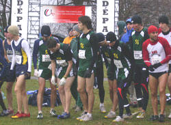 L'quipe masculine de cross-country Vert & Or au moment de prendre le dpart du 10 km au rcent championnat de Sport interuniversitaire canadien.