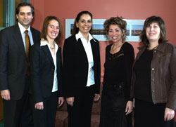Franois Coderre, professeur, Sophie St-Pierre et Francine Rodier, boursires, Lyne Gagn, directrice gnrale d'Aliments du Qubec, et Caroline Boivin, professeure.