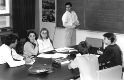 L'apprentissage par problmes a t instaur en 1987  la Facult de mdecine, remplaant les cours magistraux.