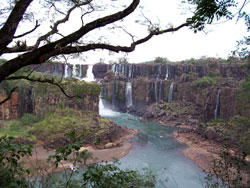 Les chutes d'Iguau  la frontire du Brsil et du Paraguay.