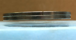 Un supraconducteur est un matriau qui,  une temprature suffisamment basse, transporte l'lectricit sans rsistance.