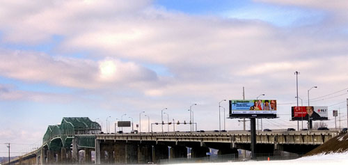 L'UdeS, la Ville de Sherbrooke et d'autres partenaires proclament aux abords du pont Champlain,  Montral, que Sherbrooke est plus que jamais premire de classe.