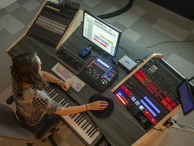 Étudiante au baccalauréat en composition musicale pour film et jeux video Université de Sherbrooke