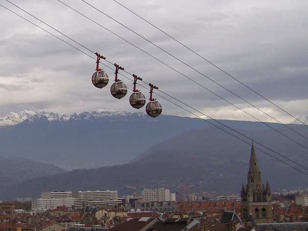 L'attraction touristique de Grenoble, le téléphérique en bulle!